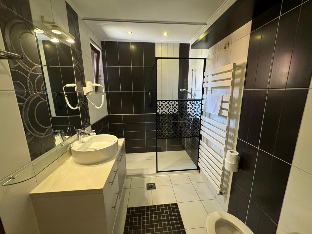 Pension Nest - Family Apartman Mosonmagyaróvár المظهر الخارجي الصورة
